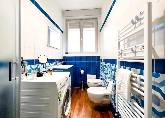 Unique House - 3 Bedrooms & 2 Bathrooms With 4 Beds - 100 Meters To The Metro A Apartment