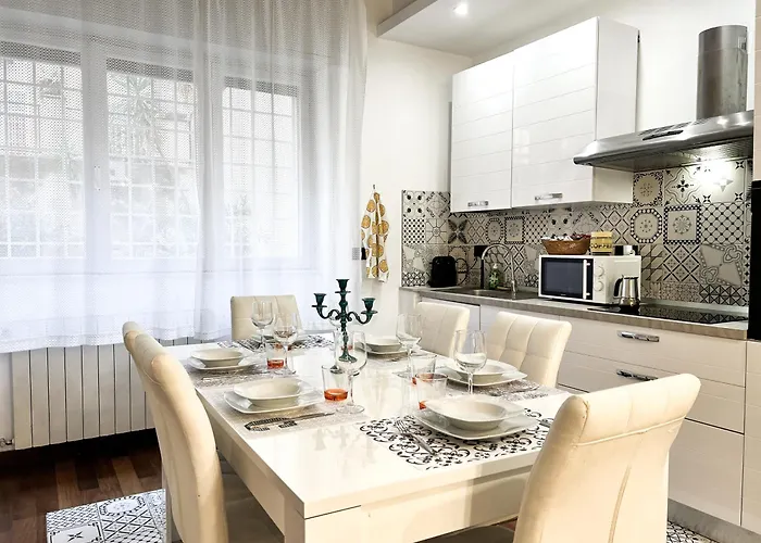 Apartment Unique House - 3 Bedrooms & 2 Bathrooms With 4 Beds - 100 Meters To The Metro A *